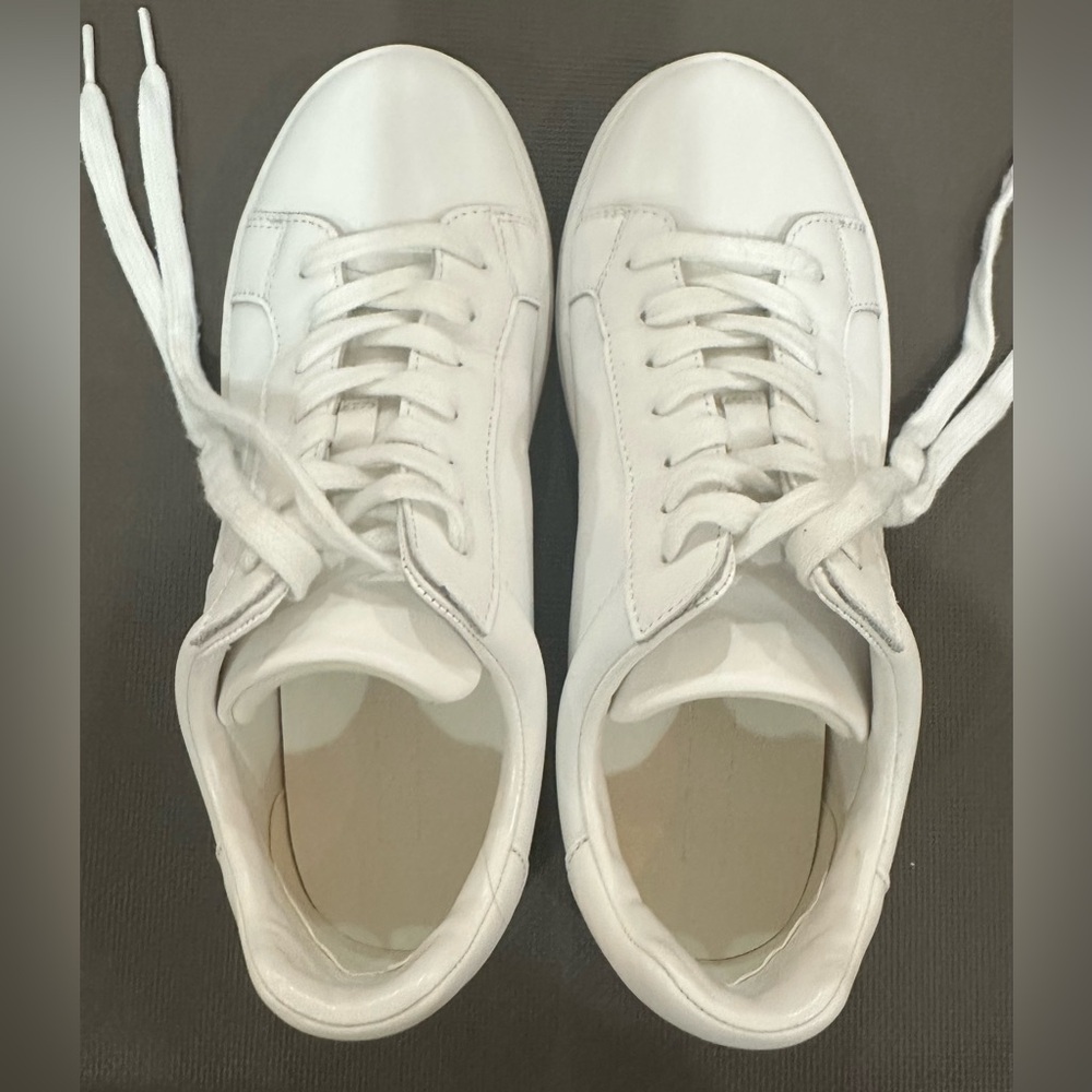 DKNY Abeni white leather lace up sneaker Women’s size 6M